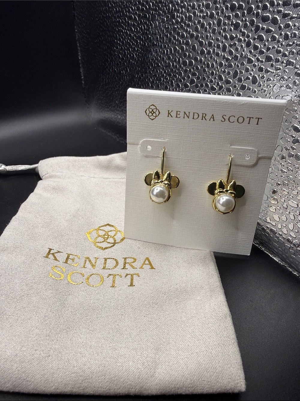 Disney | Kendra Scott Gold Minnie Mouse Drop Earrings with pearl